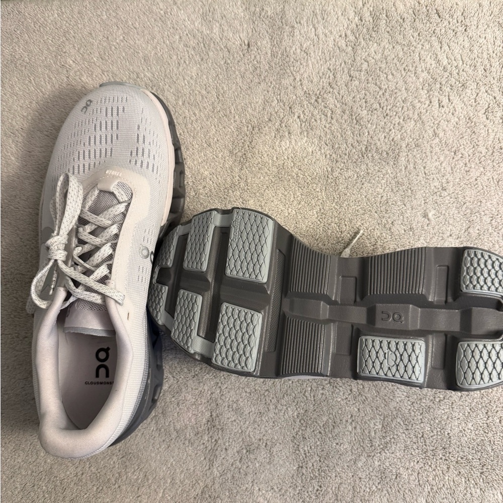 On Running Women's Athletic Shoes - Gray
New w/o tags - Picture 5 of 5